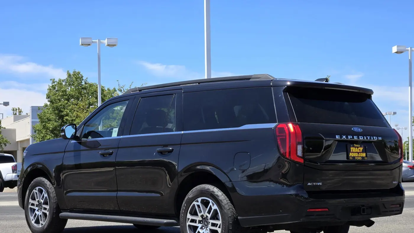 2025 Ford Expedition MAX Active
