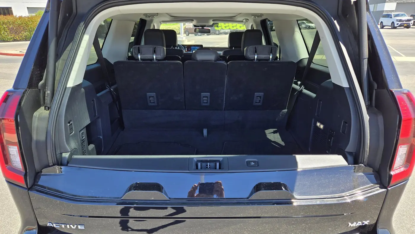 2025 Ford Expedition MAX Active