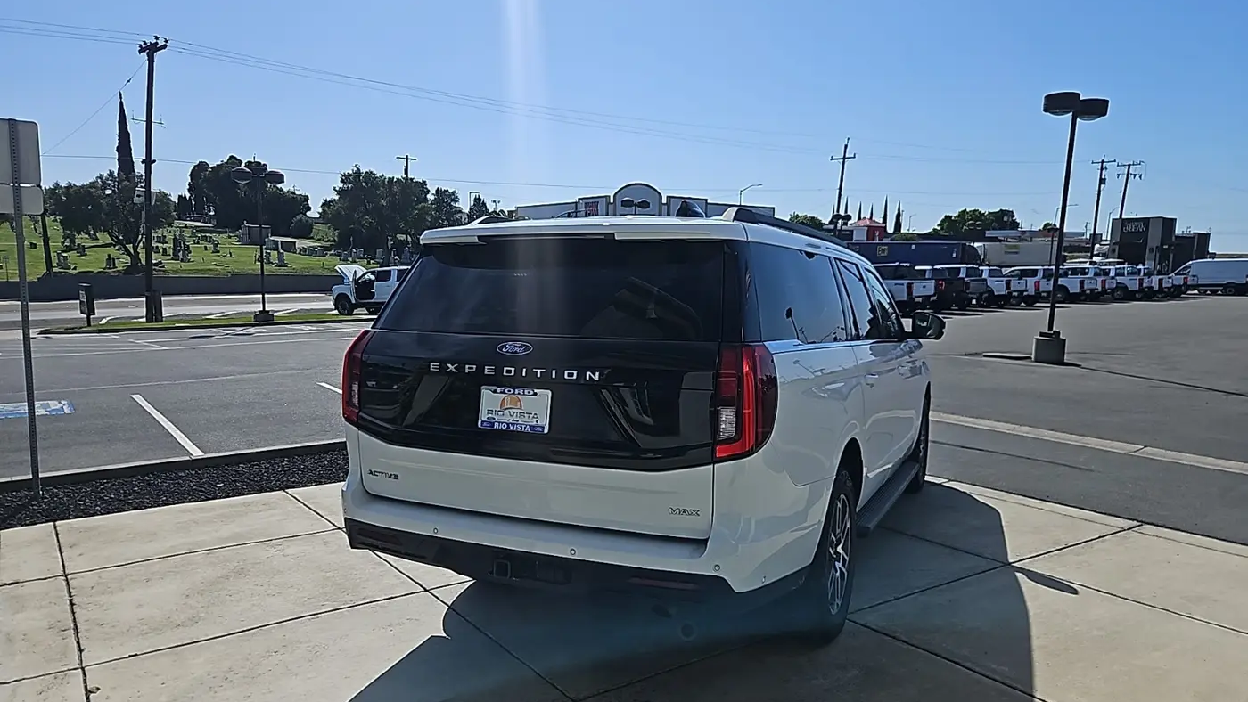 2025 Ford Expedition MAX Active