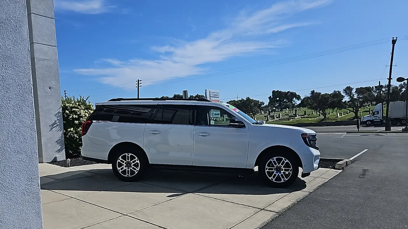 2025 Ford Expedition MAX Active