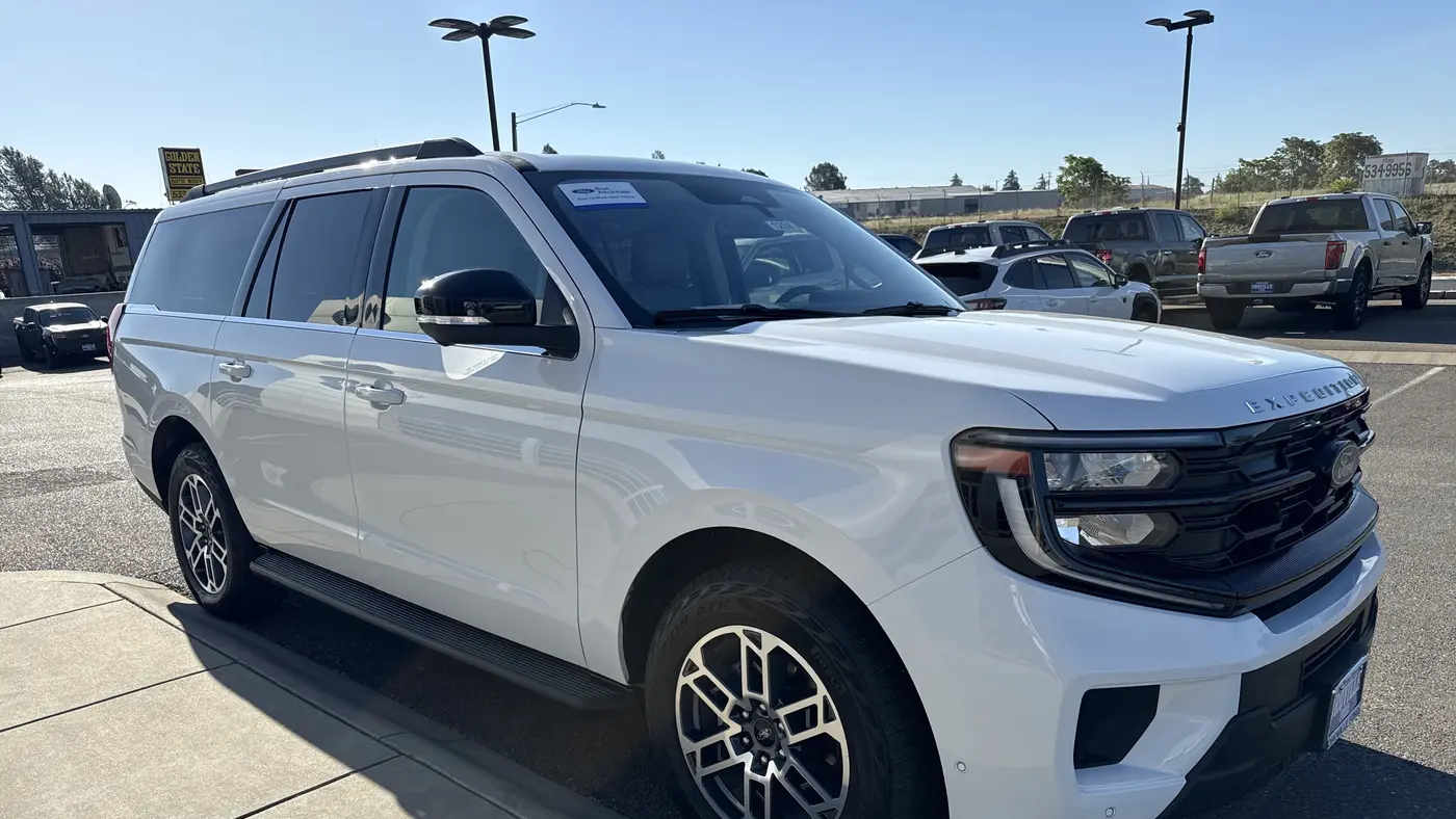 2025 Ford Expedition MAX Active