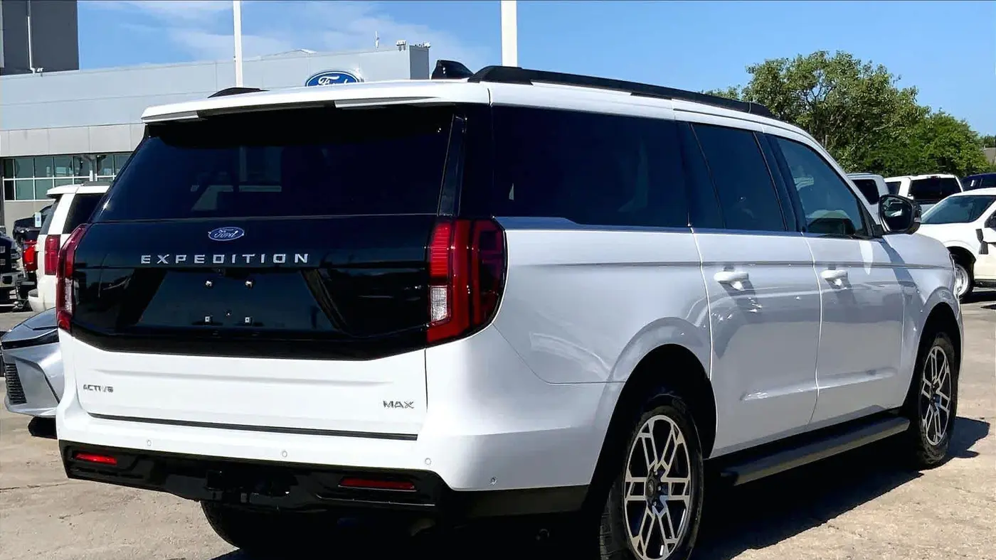 2025 Ford Expedition MAX Active