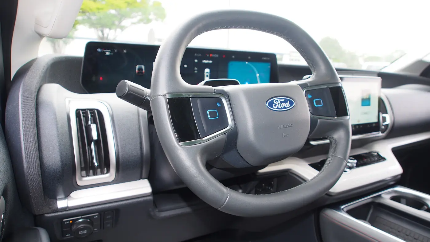2025 Ford Expedition MAX Active