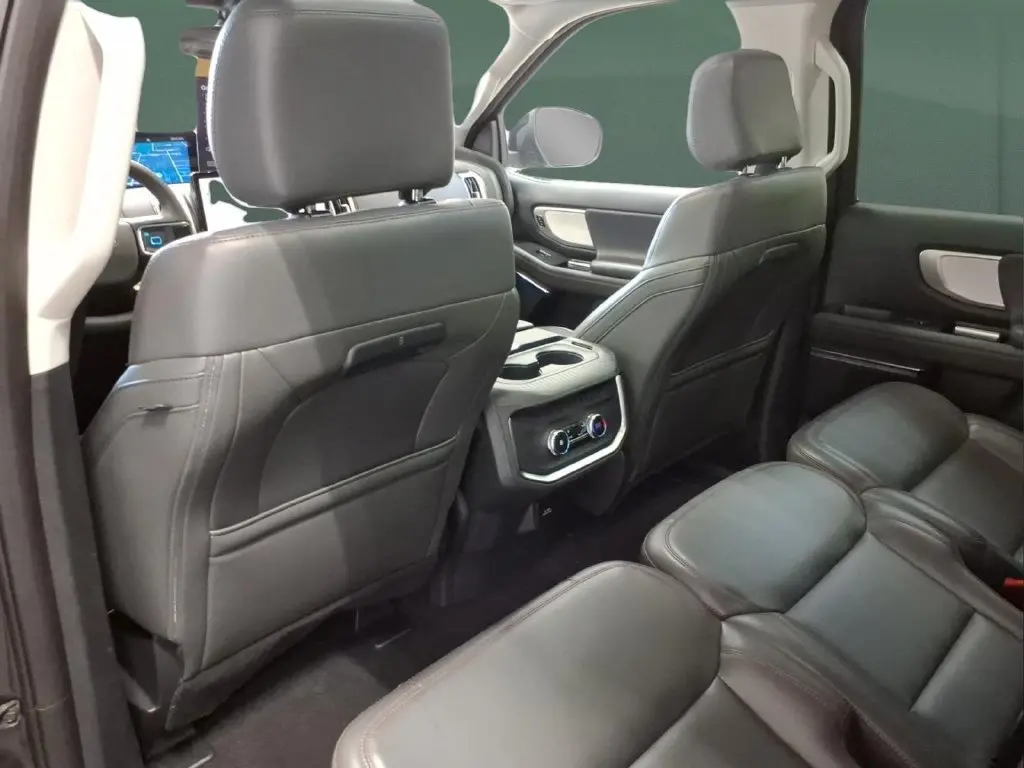 2025 Ford Expedition - $52,995