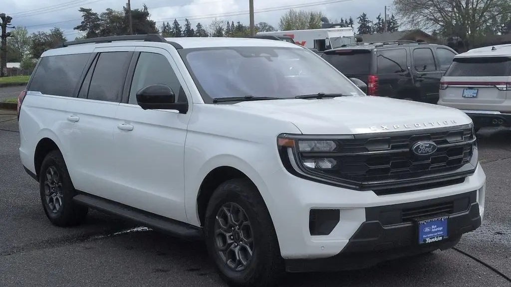 2025 Ford Expedition MAX Active