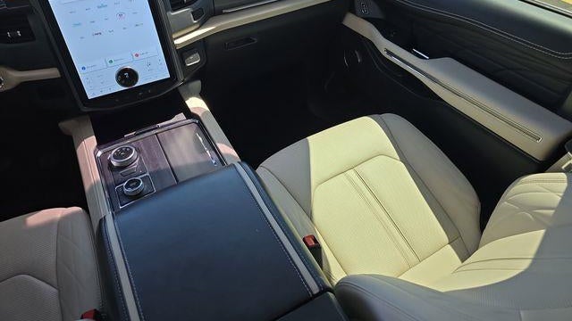 2023 Ford Expedition MAX Platinum