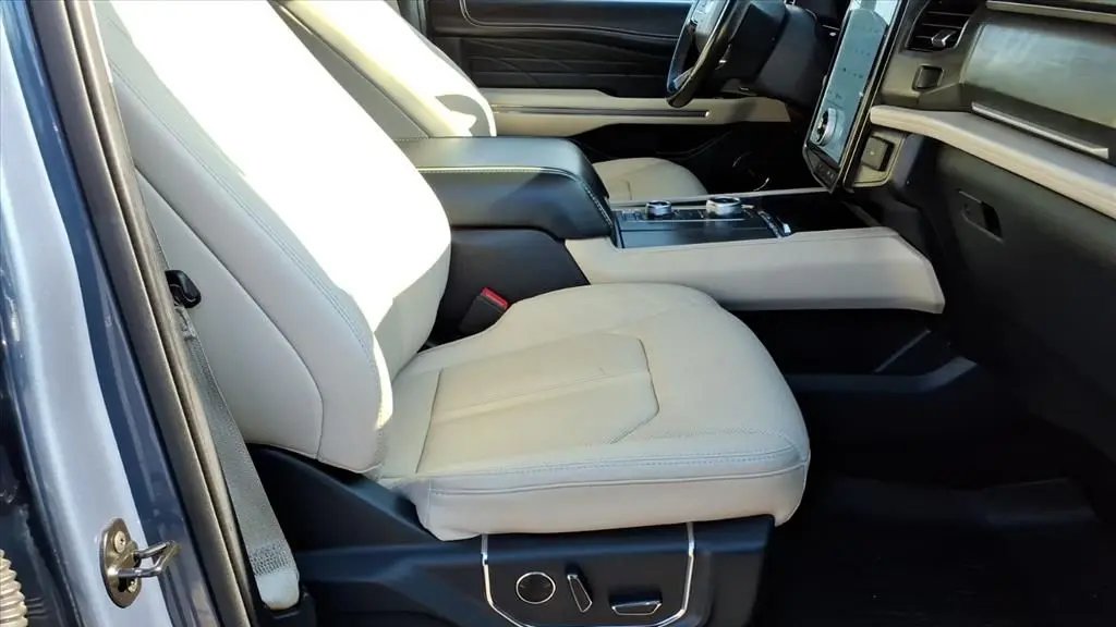 2022 Ford Expedition MAX Platinum