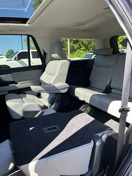 2025 Ford Expedition - $59,998