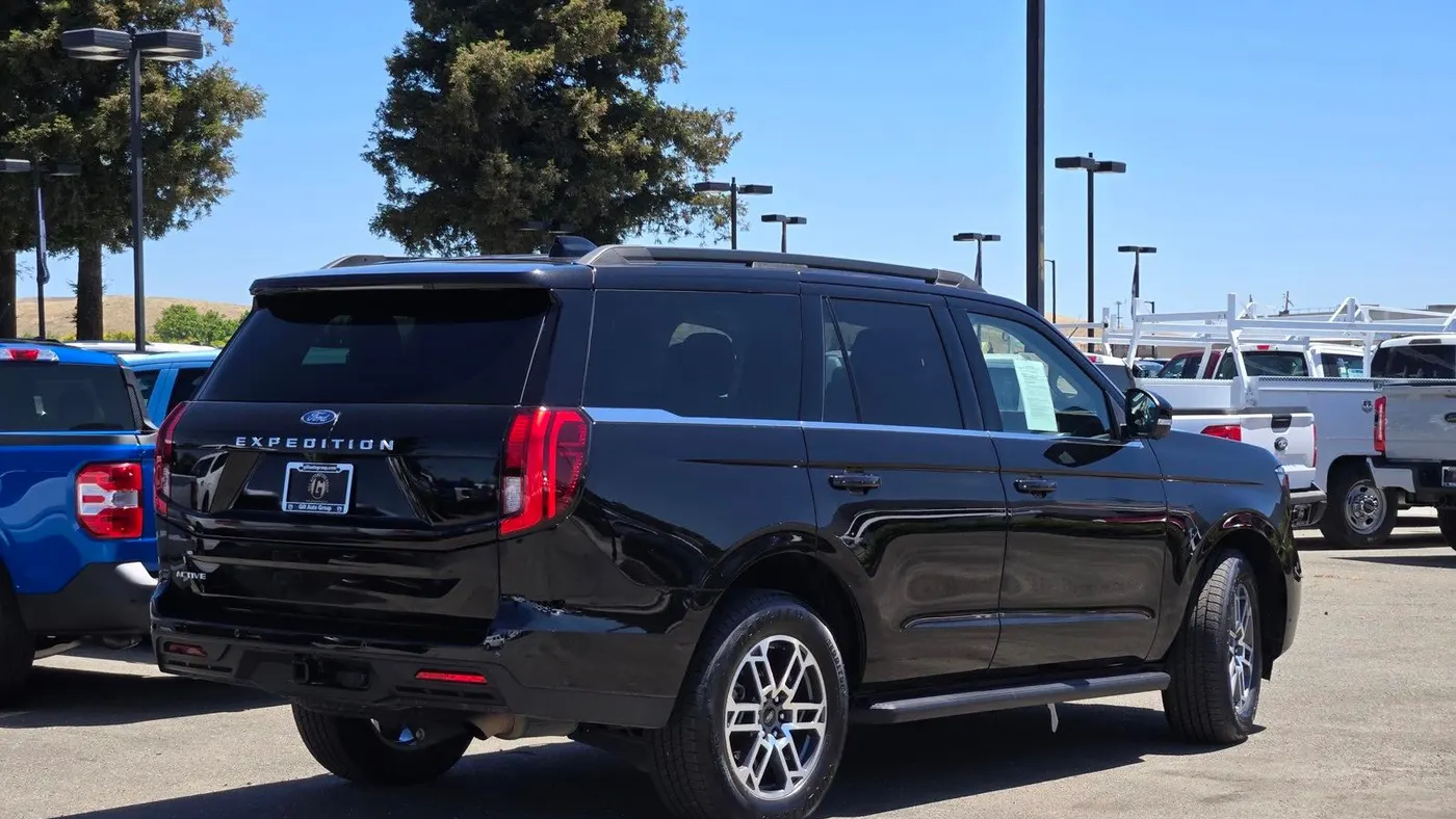 2025 Ford Expedition Active