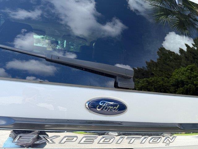 2017 Ford Expedition - $17,400
