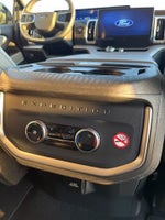 2025 Expedition Thumbnail 36