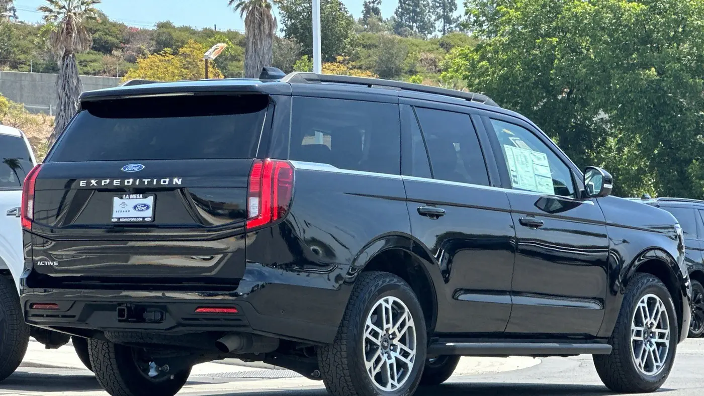 2025 Ford Expedition Active