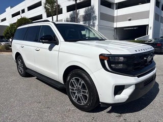 2025 Ford Expedition with Oxford White Exterior