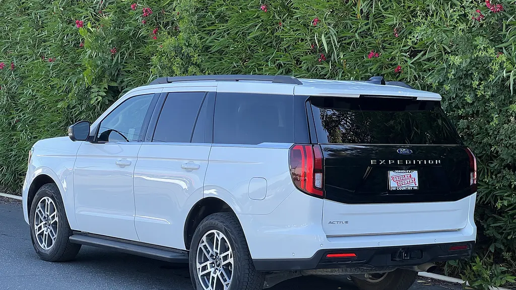 2025 Ford Expedition Active