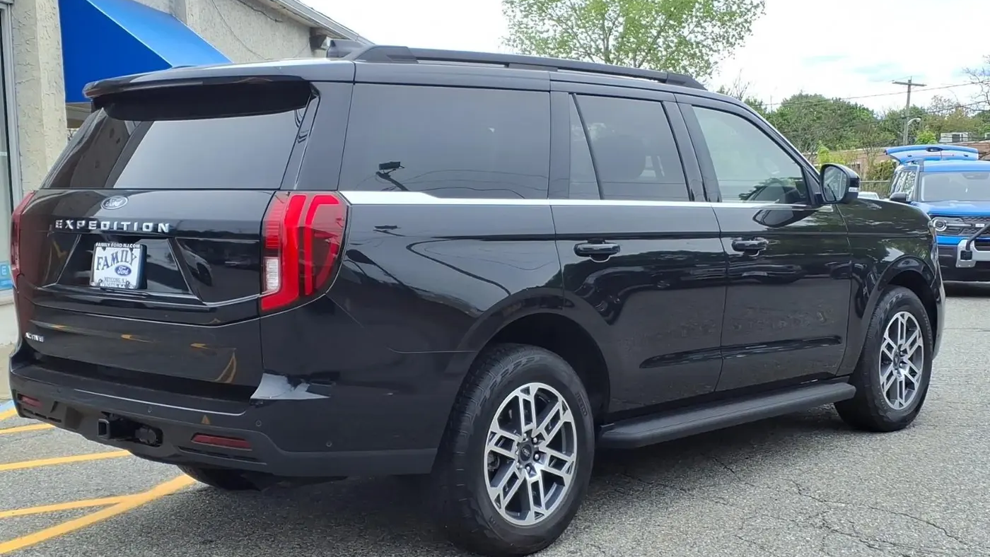 2025 Ford Expedition Active