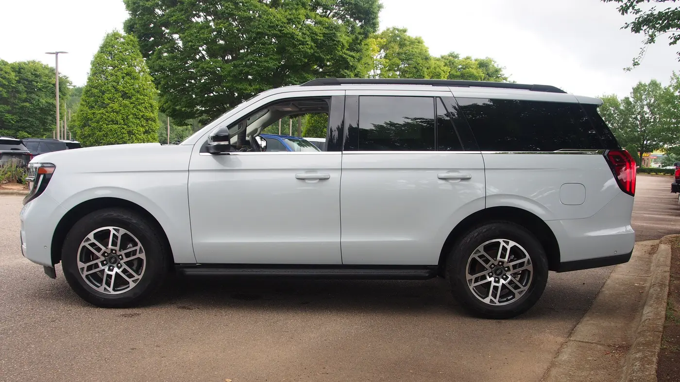 2025 Ford Expedition Active