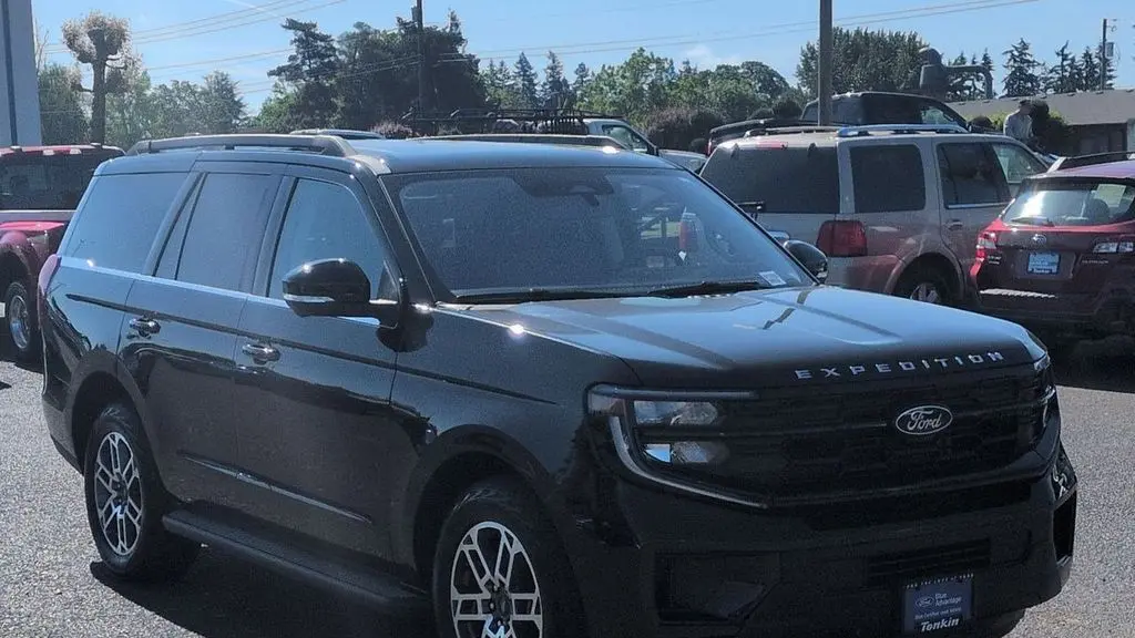 2025 Ford Expedition Active