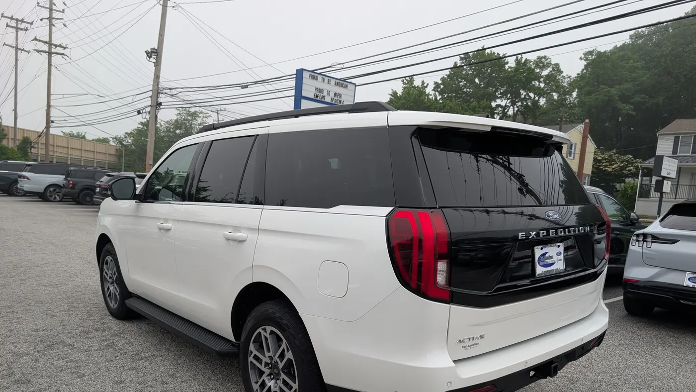 2025 Ford Expedition Active