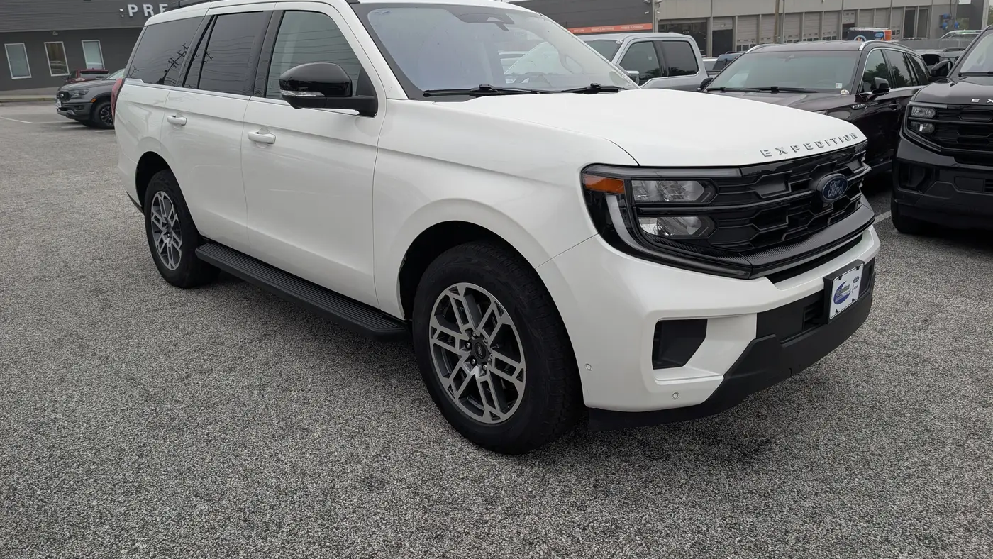 2025 Ford Expedition Active