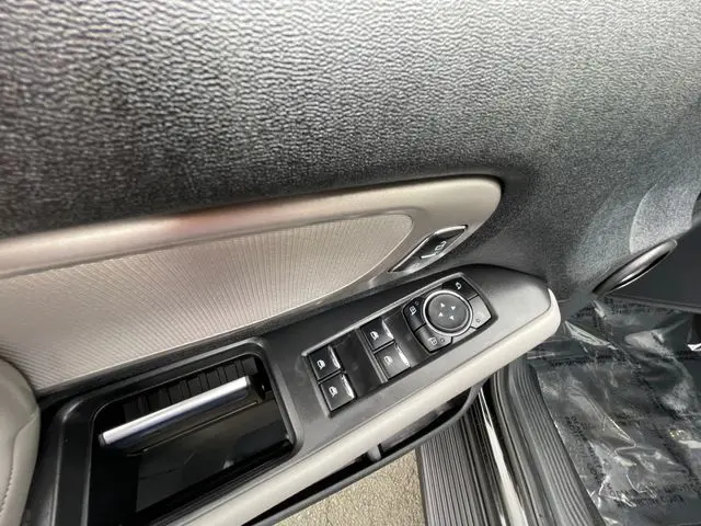 2025 Ford Expedition - $52,900