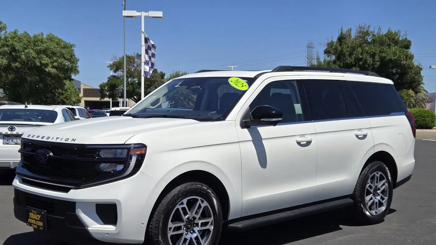 2025 Ford Expedition Active