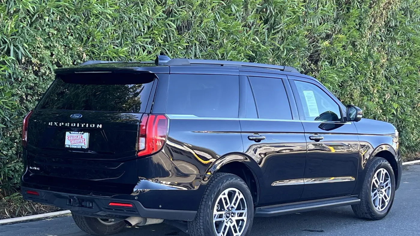 2025 Ford Expedition Active