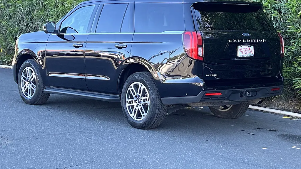 2025 Ford Expedition Active