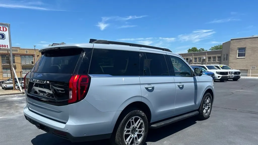 2025 Ford Expedition Active