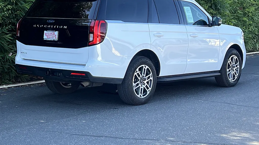 2025 Ford Expedition Active