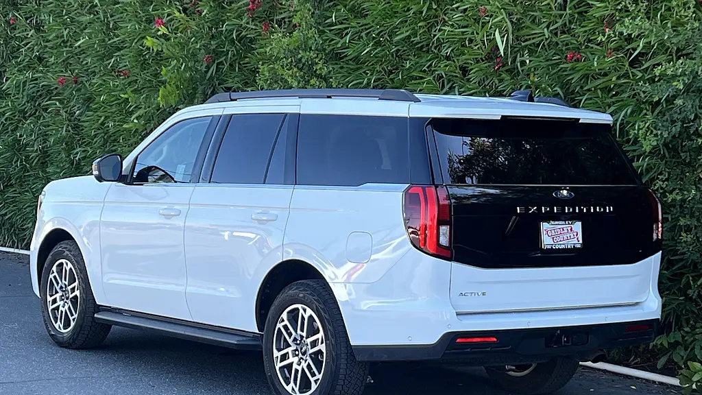 2025 Ford Expedition Active