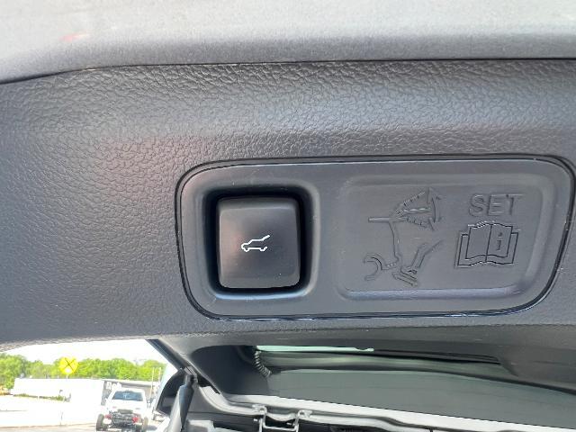 2022 Ford Expedition - $37,995