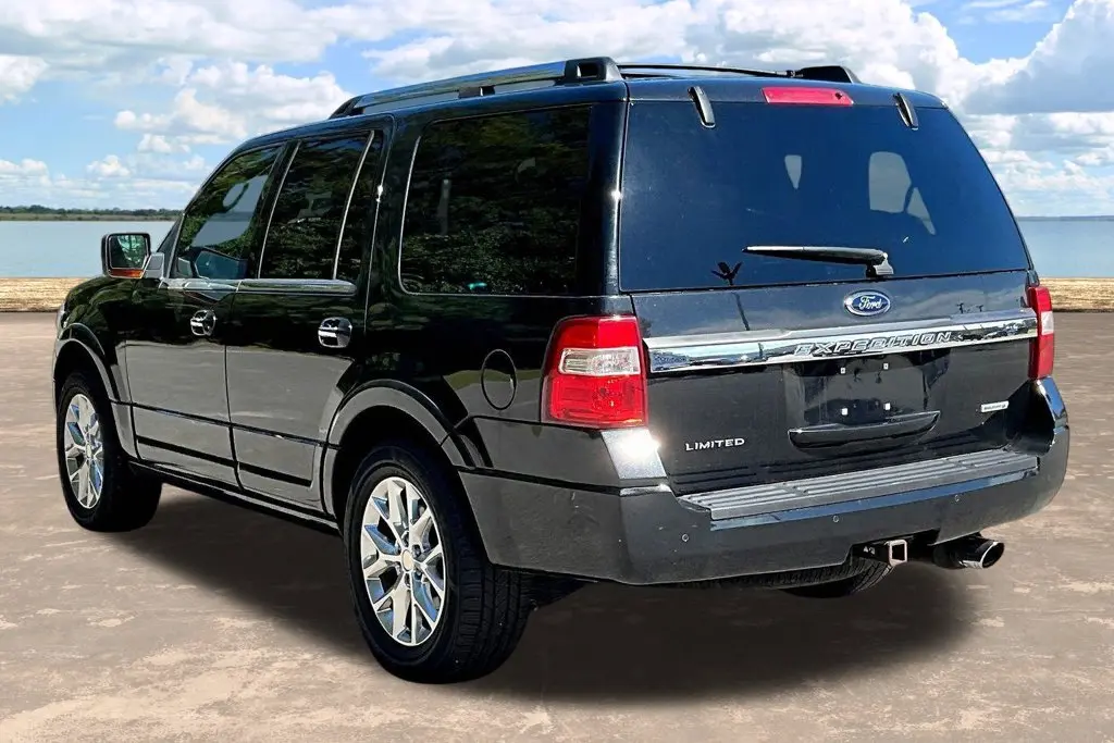 2015 Ford Expedition - $13,995