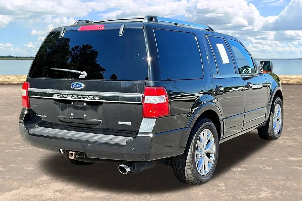 2015 Ford Expedition - $13,995