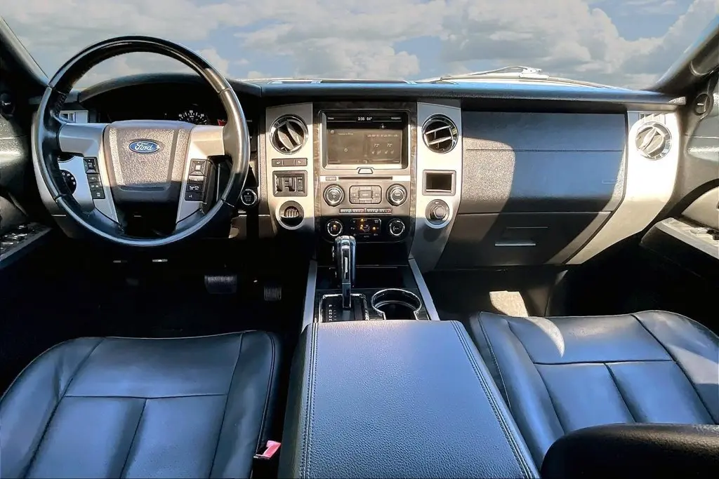 2015 Ford Expedition - $13,995