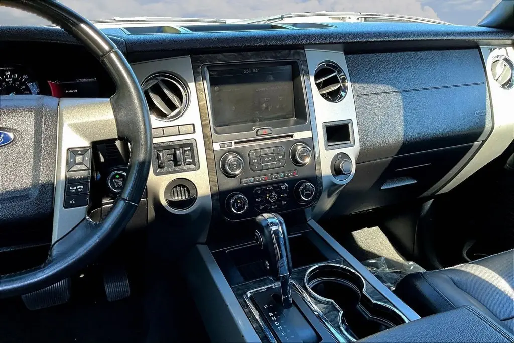 2015 Ford Expedition - $13,995