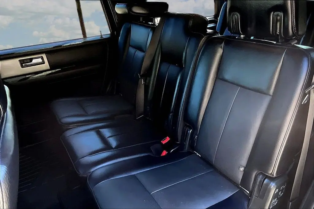 2015 Ford Expedition - $13,995