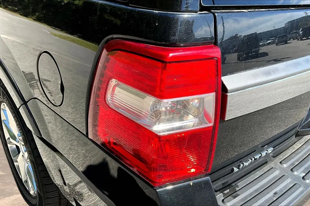 2015 Ford Expedition - $13,995
