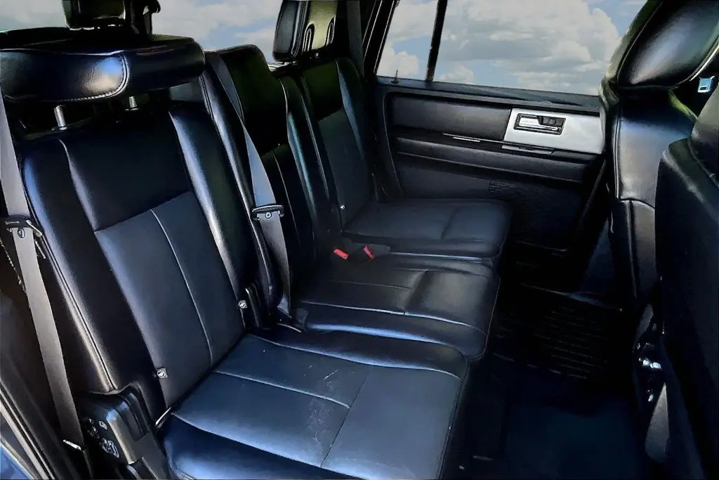 2015 Ford Expedition - $13,995
