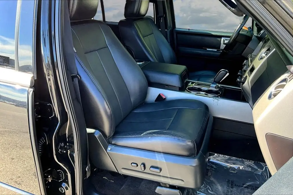 2015 Ford Expedition - $13,995