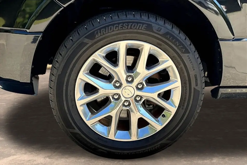2015 Ford Expedition - $13,995