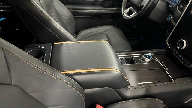 2024 Ford Expedition Platinum