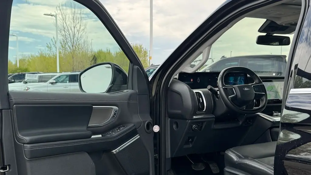 2025 Ford Expedition Platinum