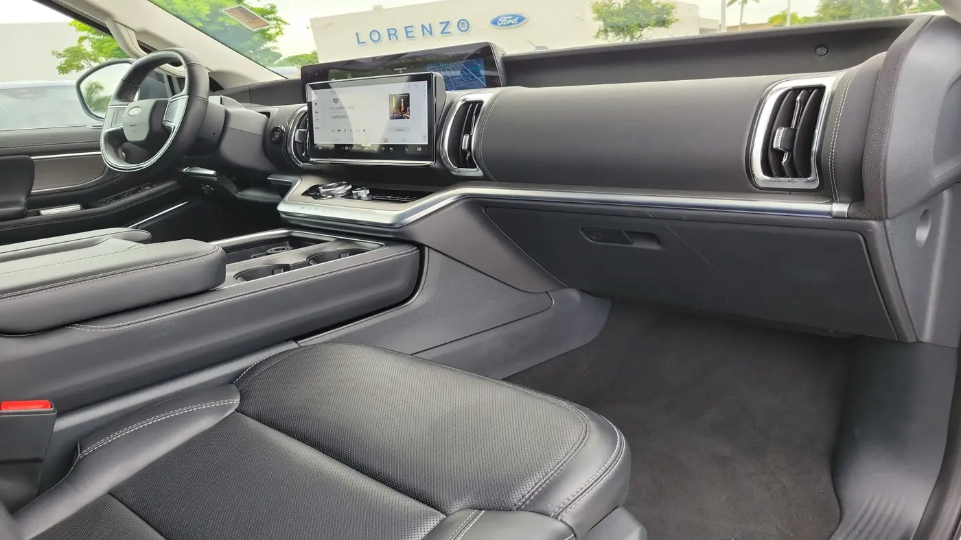 2025 Ford Expedition Platinum
