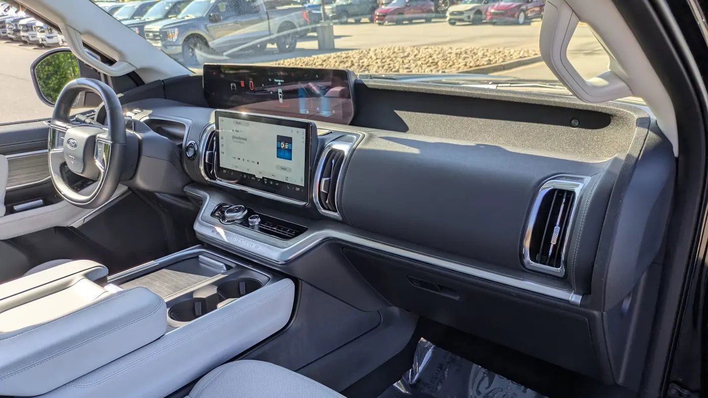 2025 Ford Expedition Platinum