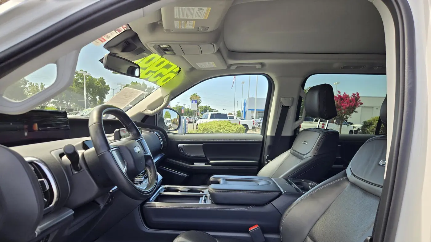 2025 Ford Expedition Platinum
