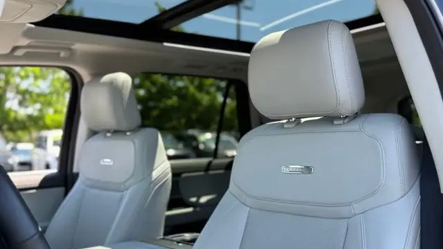 2025 Ford Expedition Platinum