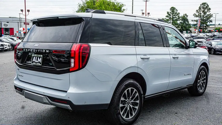 2025 Ford Expedition Platinum