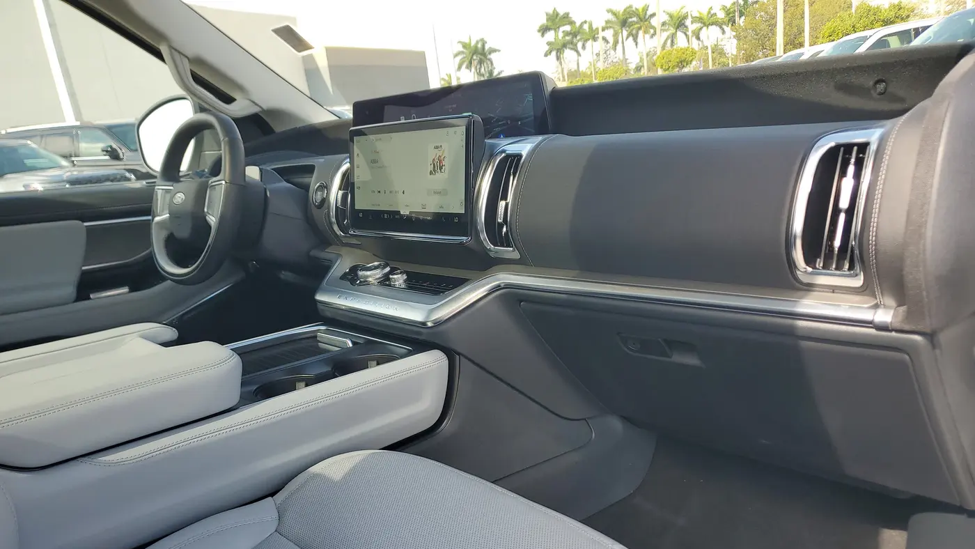 2025 Ford Expedition Platinum