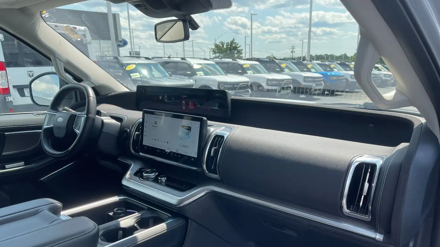 2025 Ford Expedition Platinum