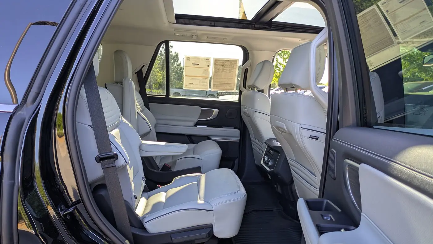 2025 Ford Expedition Platinum